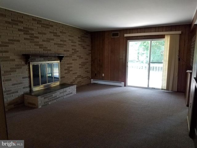 6 S MIDDLEBUSH RD, Somerset, NJ 08873