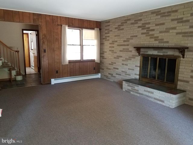 6 S MIDDLEBUSH RD, Somerset, NJ 08873