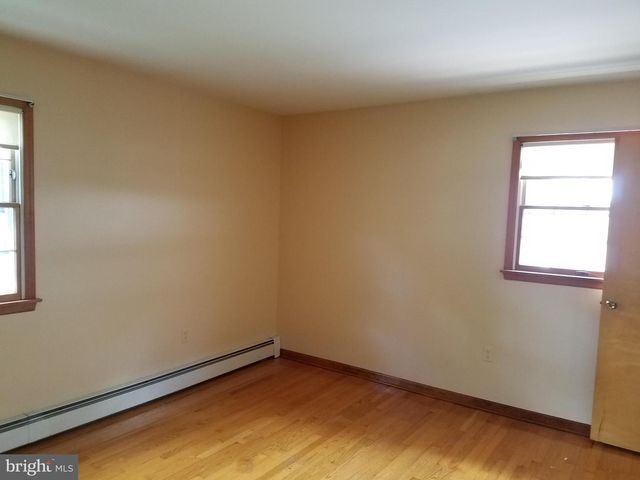 6 S MIDDLEBUSH RD, Somerset, NJ 08873