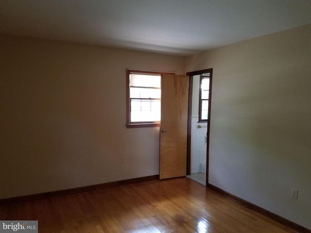 6 S MIDDLEBUSH RD, Somerset, NJ 08873