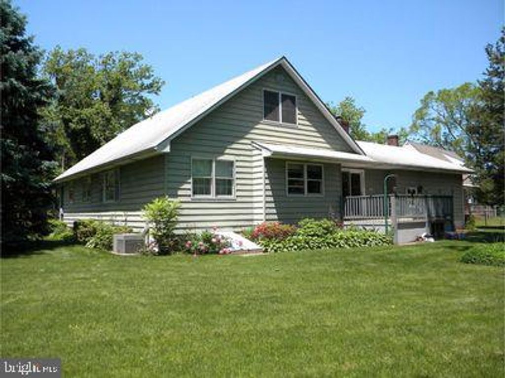6 S MIDDLEBUSH RD, Somerset, NJ 08873