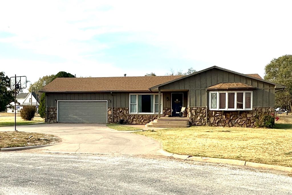 2 Crown Circle, Anthony, KS 67003
