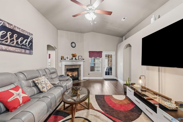 201 Ashbrook Circle, Harvest, AL 35749