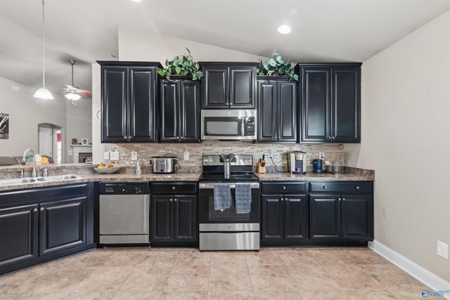 201 Ashbrook Circle, Harvest, AL 35749