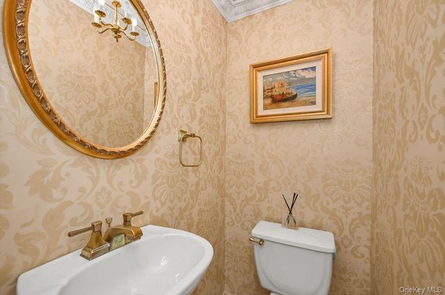 138-15 Union Turnpike, Kew Garden Hills, NY 11367