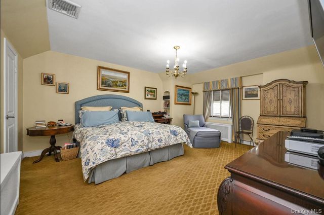 138-15 Union Turnpike, Kew Garden Hills, NY 11367