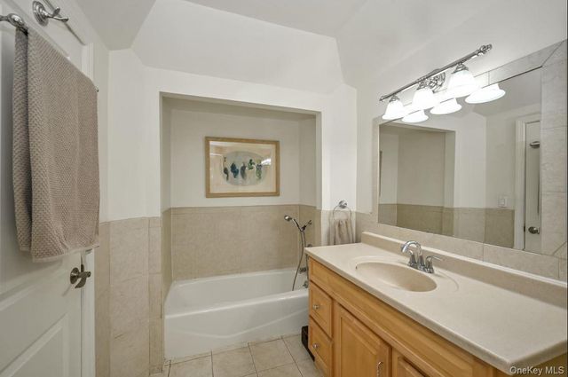 138-15 Union Turnpike, Kew Garden Hills, NY 11367