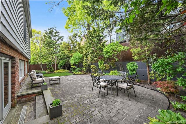 138-15 Union Turnpike, Kew Garden Hills, NY 11367