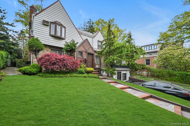 138-15 Union Turnpike, Kew Garden Hills, NY 11367