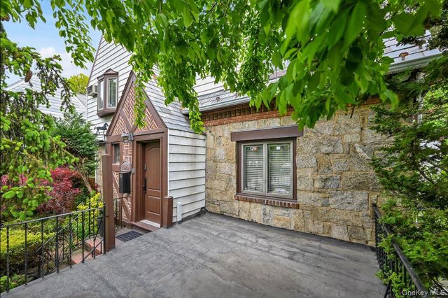 138-15 Union Turnpike, Kew Garden Hills, NY 11367