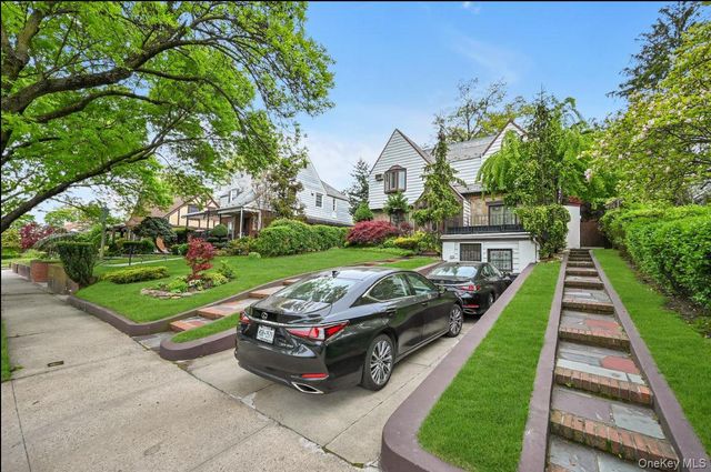 138-15 Union Turnpike, Kew Garden Hills, NY 11367