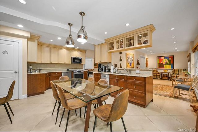 138-15 Union Turnpike, Kew Garden Hills, NY 11367
