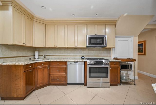 138-15 Union Turnpike, Kew Garden Hills, NY 11367