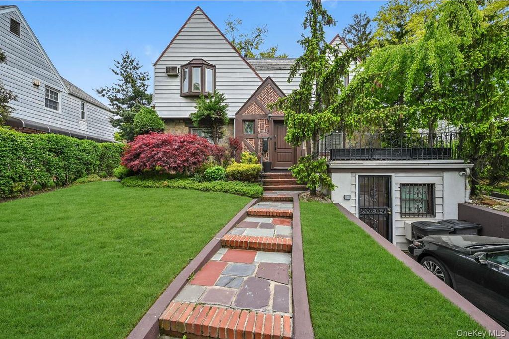 138-15 Union Turnpike, Kew Garden Hills, NY 11367