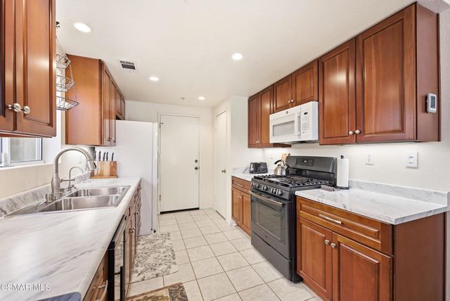 1605 Deschutes Avenue, Ventura, CA 93004