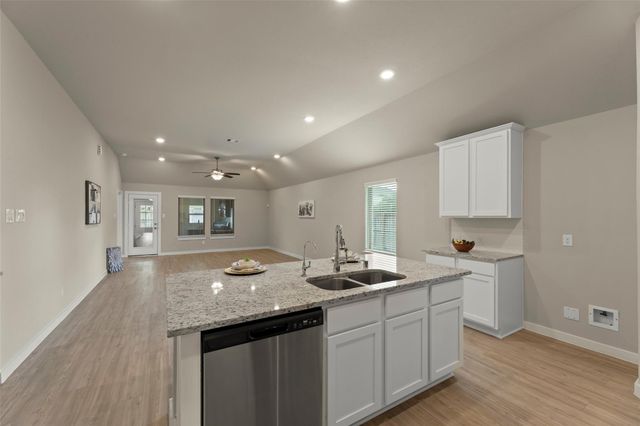 2610 Blue Abbot Drive, Fresno, TX 77545