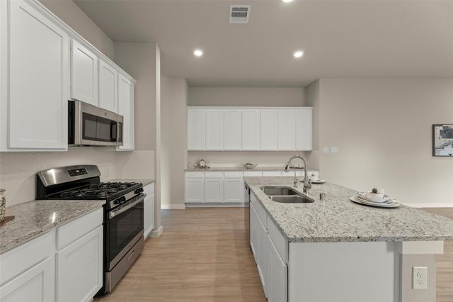 2610 Blue Abbot Drive, Fresno, TX 77545