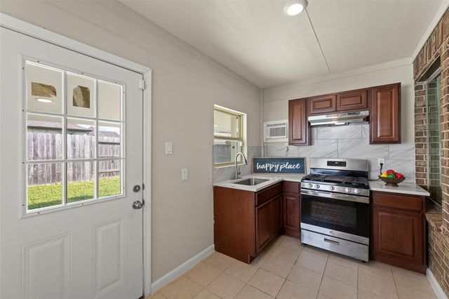 2610 Blue Abbot Drive, Fresno, TX 77545