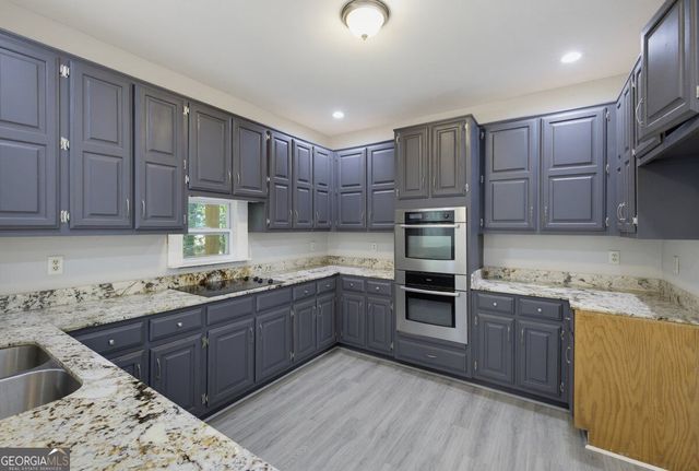 2711 Lochraven Court, Snellville, GA 30039