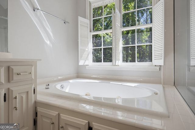 2711 Lochraven Court, Snellville, GA 30039