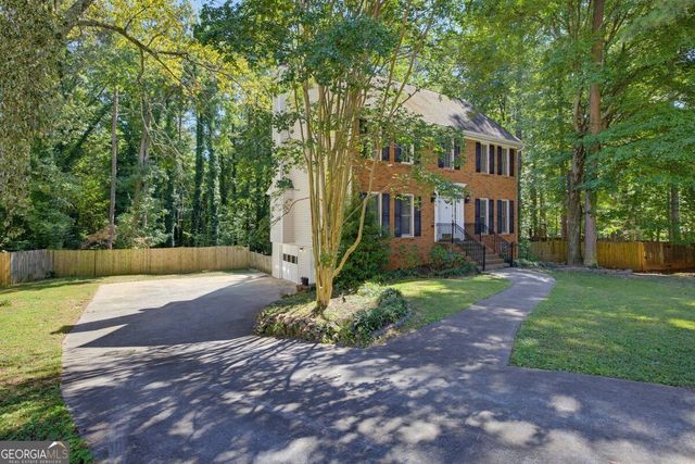 2711 Lochraven Court, Snellville, GA 30039