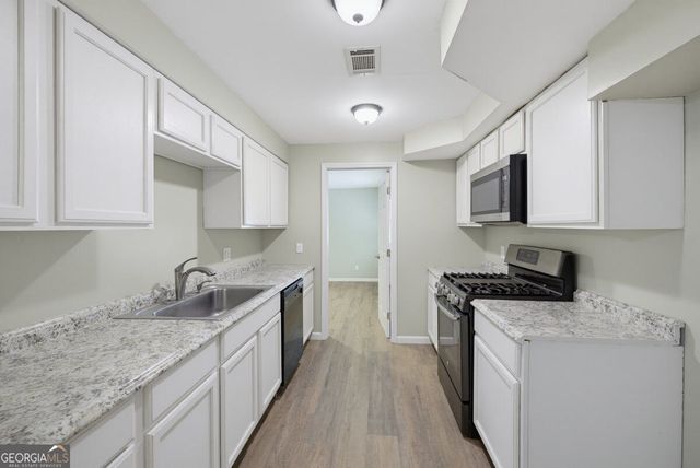 2711 Lochraven Court, Snellville, GA 30039