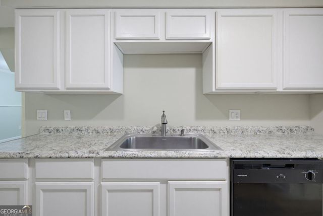 2711 Lochraven Court, Snellville, GA 30039