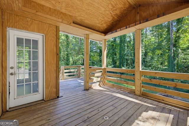 2711 Lochraven Court, Snellville, GA 30039