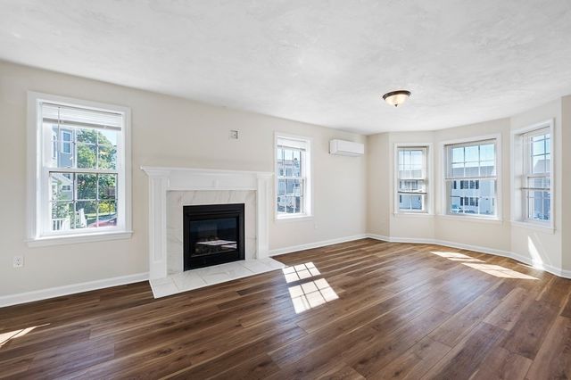 7 Snowberry Cir, Worcester, MA 01607