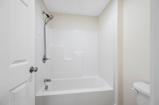 7 Snowberry Cir, Worcester, MA 01607