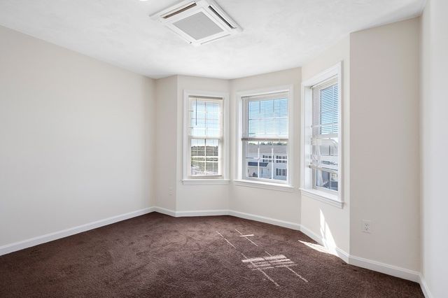7 Snowberry Cir, Worcester, MA 01607