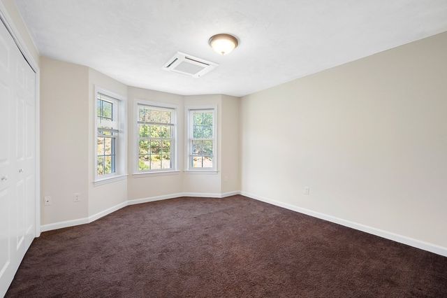 7 Snowberry Cir, Worcester, MA 01607