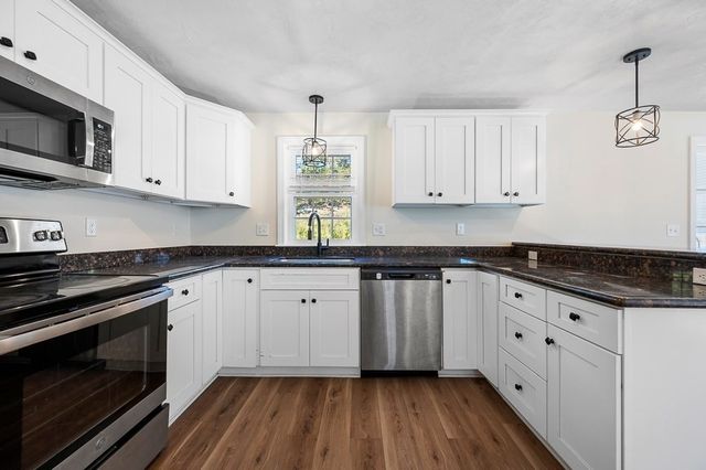 7 Snowberry Cir, Worcester, MA 01607