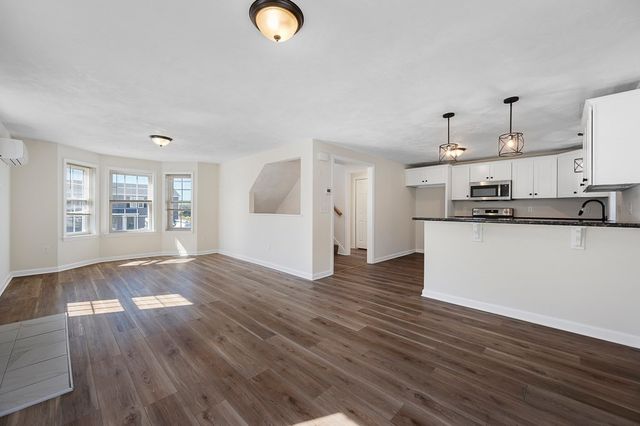 7 Snowberry Cir, Worcester, MA 01607