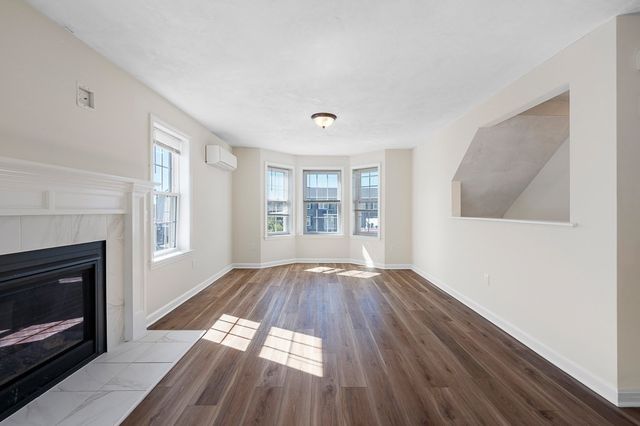7 Snowberry Cir, Worcester, MA 01607