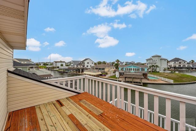 1327 Tiki Drive, Tiki Island, TX 77554
