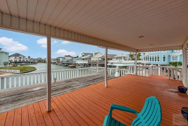 1327 Tiki Drive, Tiki Island, TX 77554