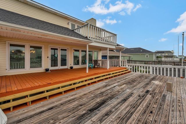 1327 Tiki Drive, Tiki Island, TX 77554