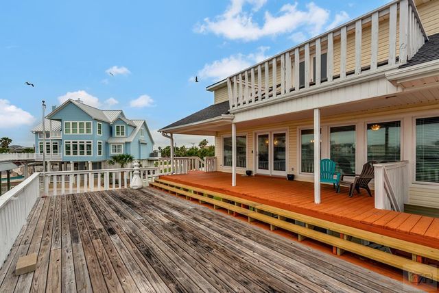 1327 Tiki Drive, Tiki Island, TX 77554