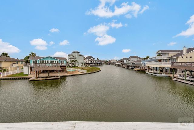 1327 Tiki Drive, Tiki Island, TX 77554