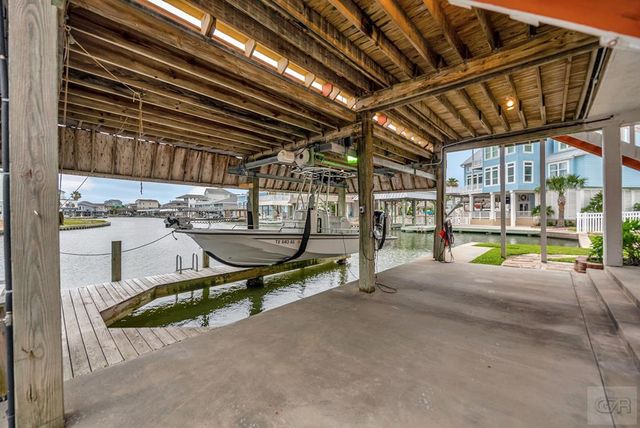 1327 Tiki Drive, Tiki Island, TX 77554