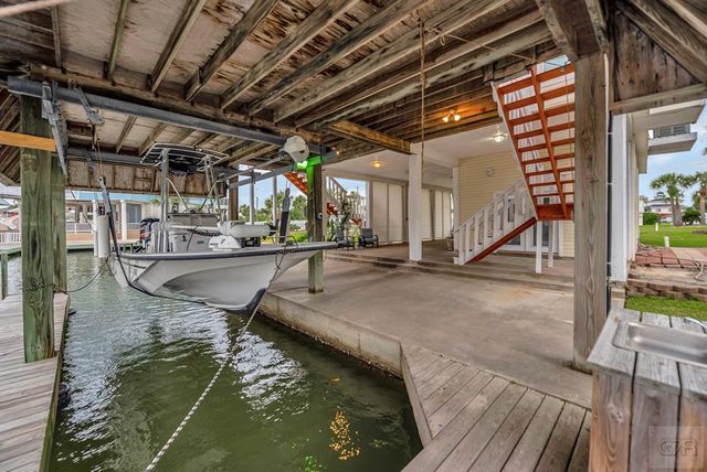 1327 Tiki Drive, Tiki Island, TX 77554