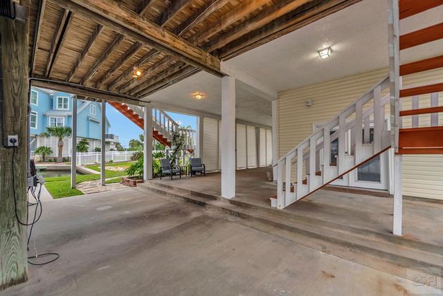 1327 Tiki Drive, Tiki Island, TX 77554