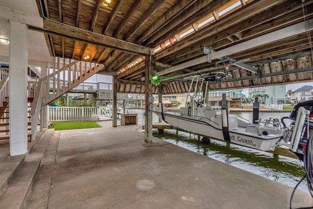 1327 Tiki Drive, Tiki Island, TX 77554
