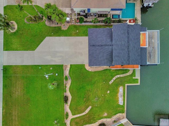 1327 Tiki Drive, Tiki Island, TX 77554