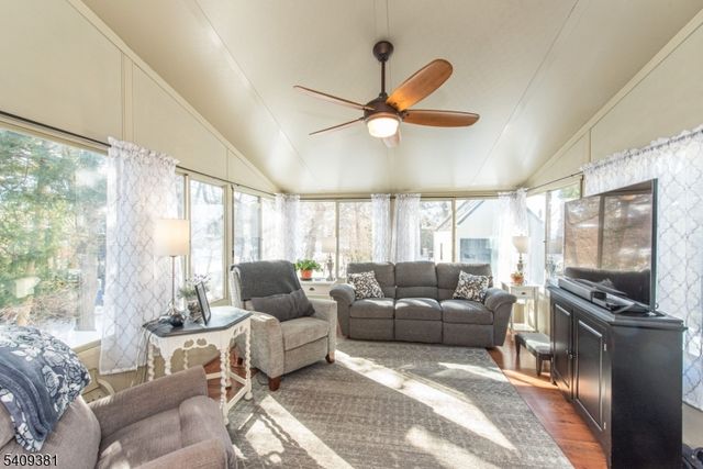 12 Ward Pl, Caldwell Boro Twp., NJ 07006