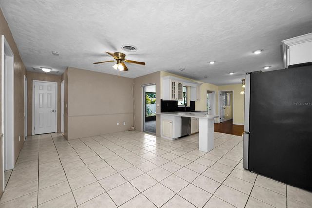 9083 BRIARWOOD DRIVE, Seminole, FL 33772