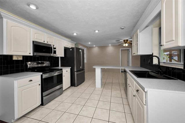 9083 BRIARWOOD DRIVE, Seminole, FL 33772