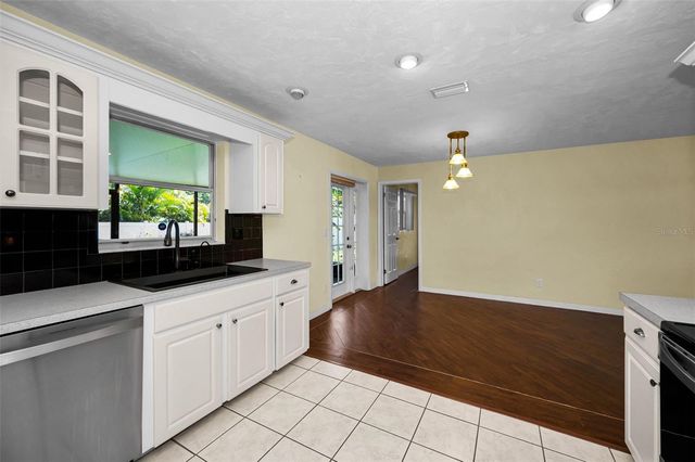 9083 BRIARWOOD DRIVE, Seminole, FL 33772