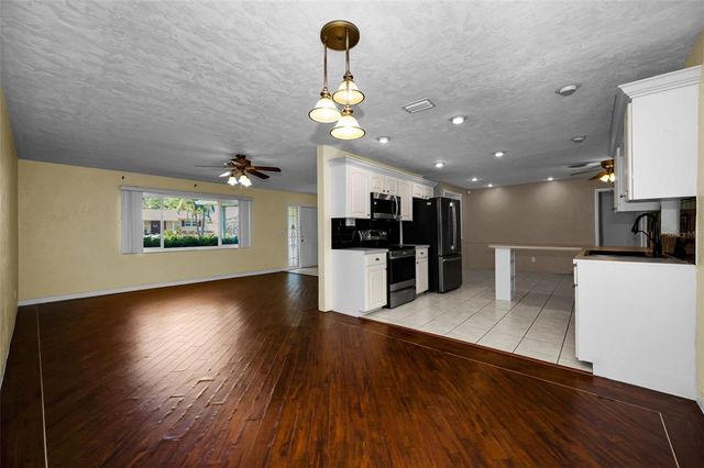 9083 BRIARWOOD DRIVE, Seminole, FL 33772